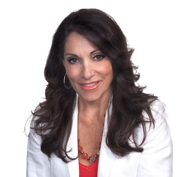 Portrait of Sophia Vasilaros, REALTOR®.